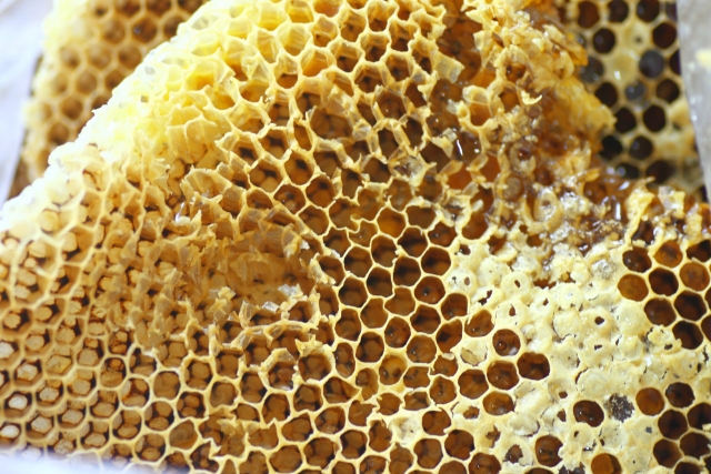 ハチミツ【蜂蜜】｜ビタミン類やミネラル類を含む栄養価が高い糖類