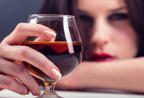 覚えておきたい「飲酒の豆知識」20選~飲酒による二日酔い、頭痛、吐き気、飲酒運転、事故、事件、依存症の危険性~ 飲酒量は適量を守ることで健康効果も