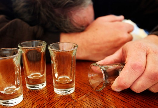 危険なアルコール摂取方法！　～急性アルコール中毒が世界中で多発！　心配停止や死に至るタンポン飲酒～